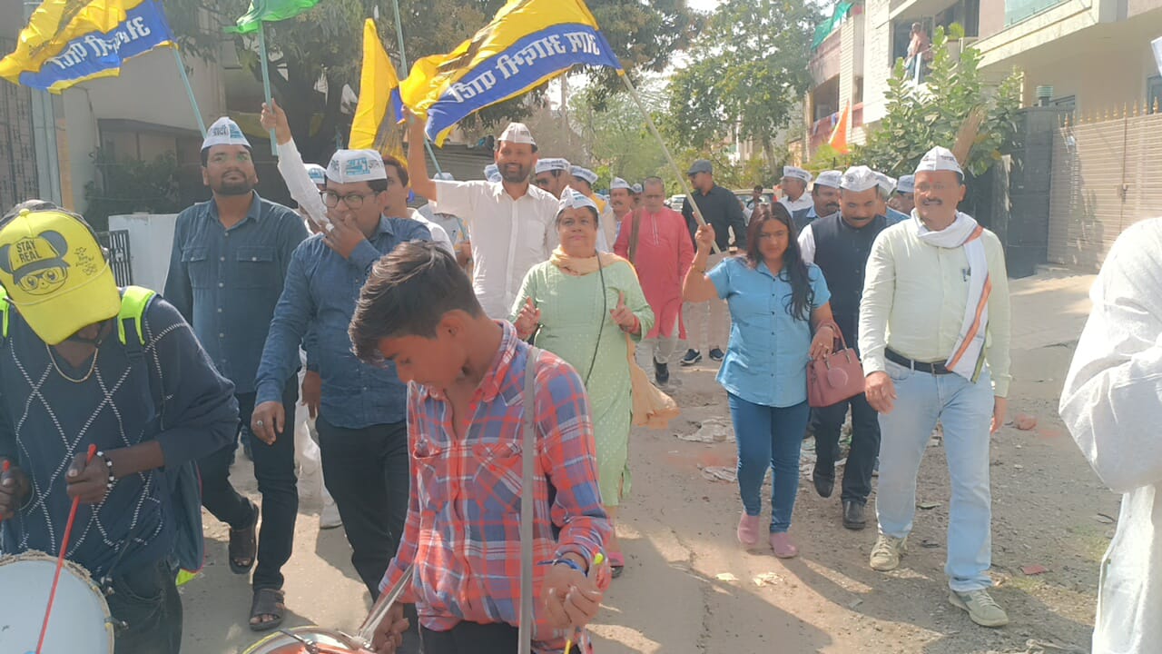 चंडीगढ़ मेयर चुनाव में आप के पक्ष में फैसला आने पर कार्यकर्ताओ ने मनाया उत्सव